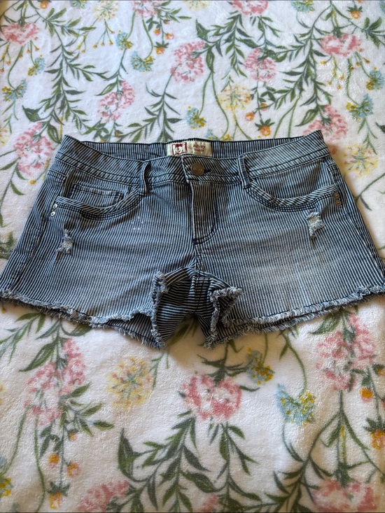 lei Pants - lei Striped Denim Cutoff Shorts in Blue